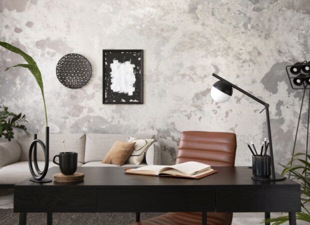 Oryginalna tapeta czy surowy tynk dekoracyjny – co wybrać?